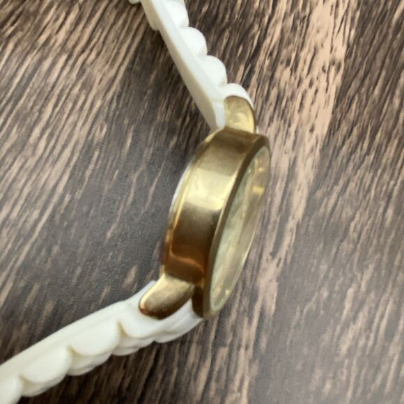 Gold Tone Ladies Watch New Battery White Silicone Band - Picture 5 of 9